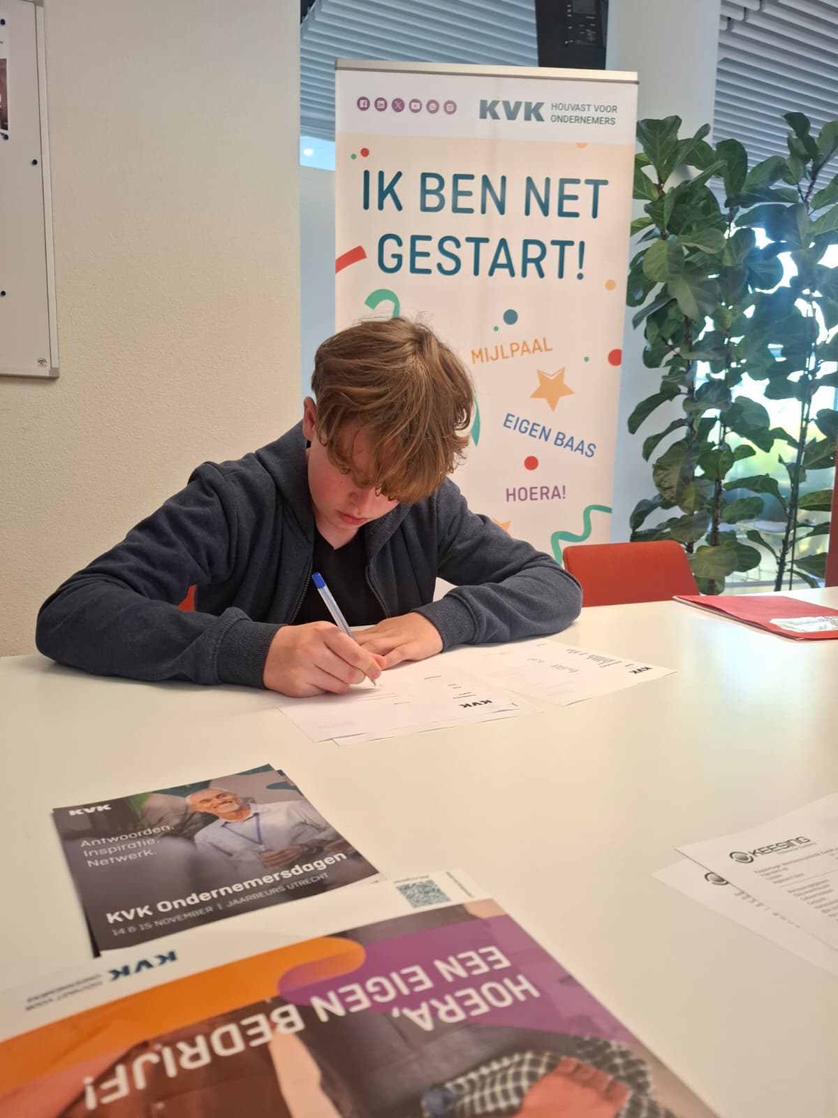 Finn Cretier Racing: Full throttle, ook naast de baan